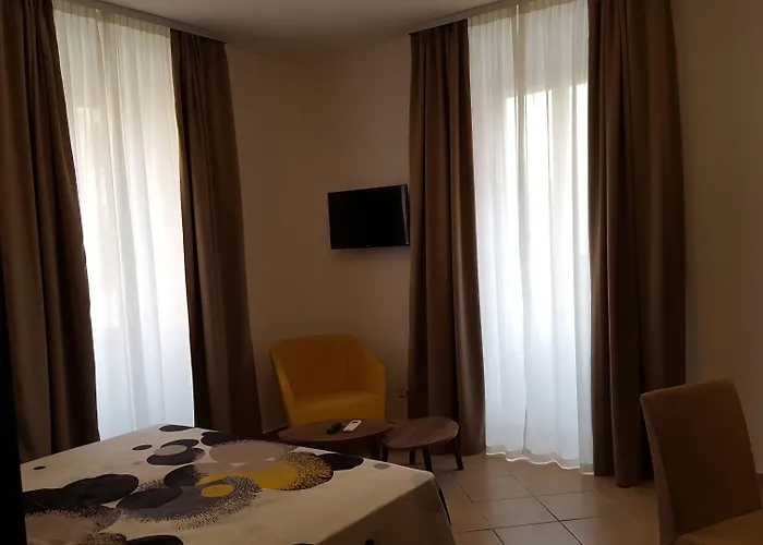 Konukevi Finestra Su Monti Roma