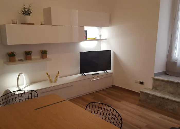 Finestra Su Monti Konukevi Roma