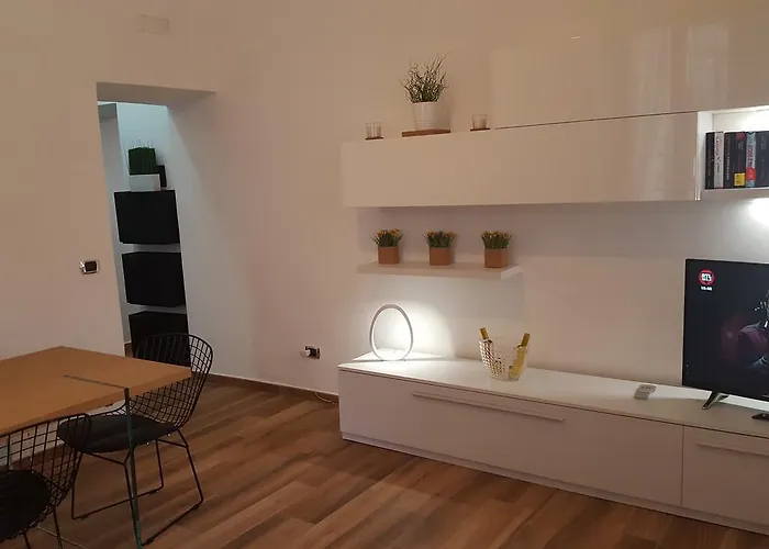 Finestra Su Monti Konukevi